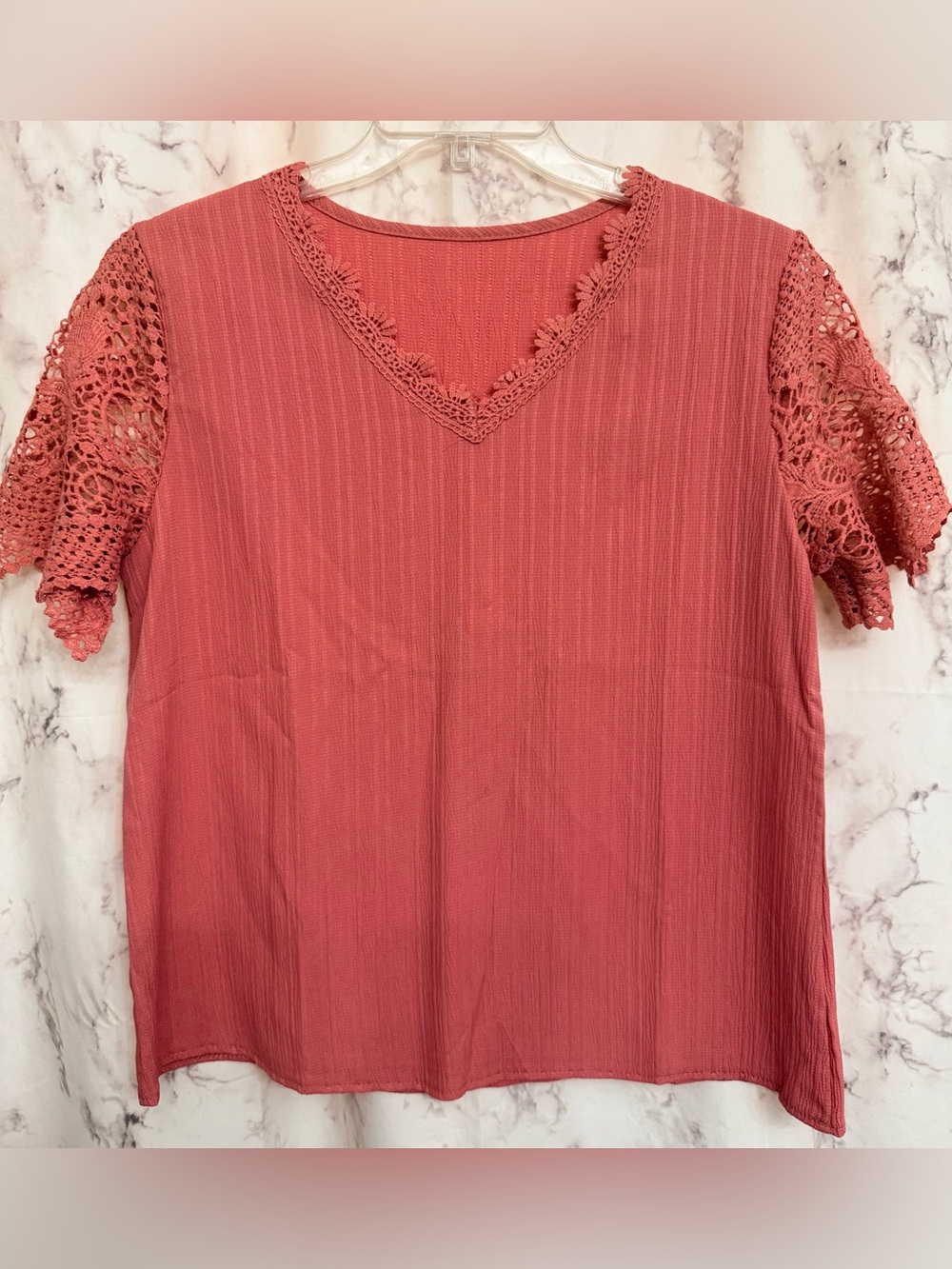 Crochet Sleeve V-Neck Tee in Rose